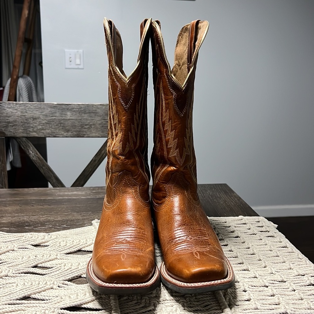Women’s Ariat boots 7.5 B